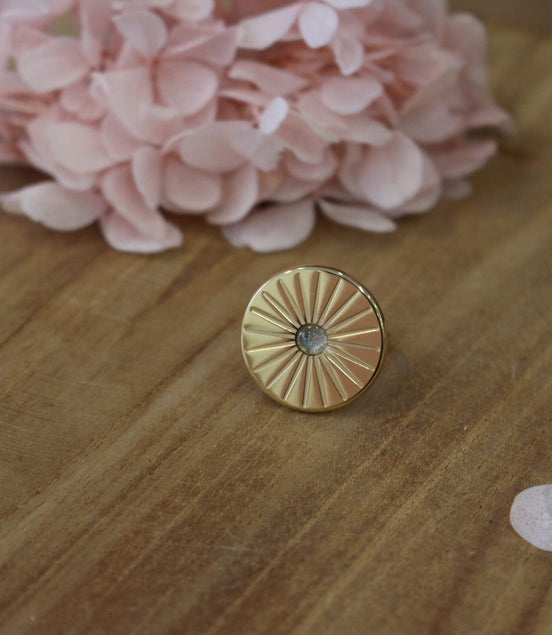 bague formant un rayon de soleil et orné d'une , bague en plaqué or