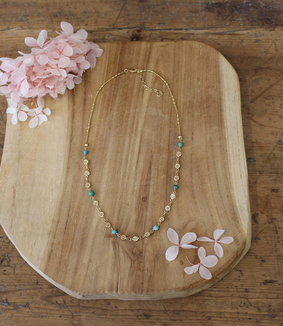 collier en laiton doré et perles de turquoise