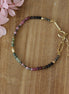 bracelet doré avec un dégradé de tourmaline et de perles dorées