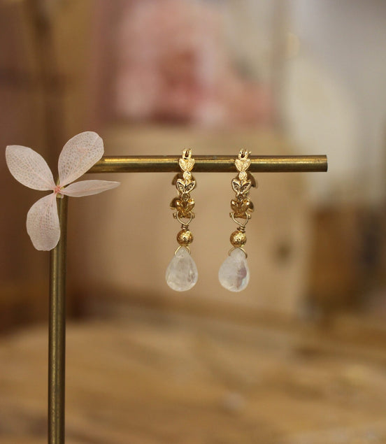 créoles en laiton doré avec une pierre de lune, boucles d'oreilles féminines