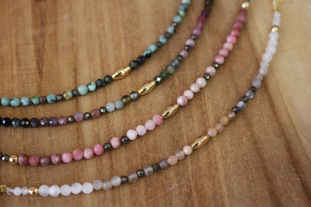 bracelet en laiton doré et pierres naturelles