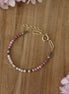 bracelet doré avec des pierres facettées en rhodochrosite et des perles dorées