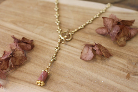 collier dorée pierres naturelles rose bijou femme