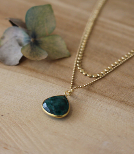 bijou femme collier double rang dorée pierre verte