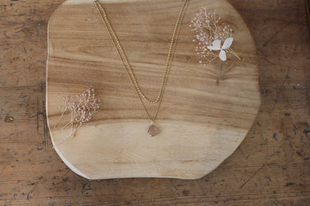 bijou femme collier double rang dorée pierre de lune