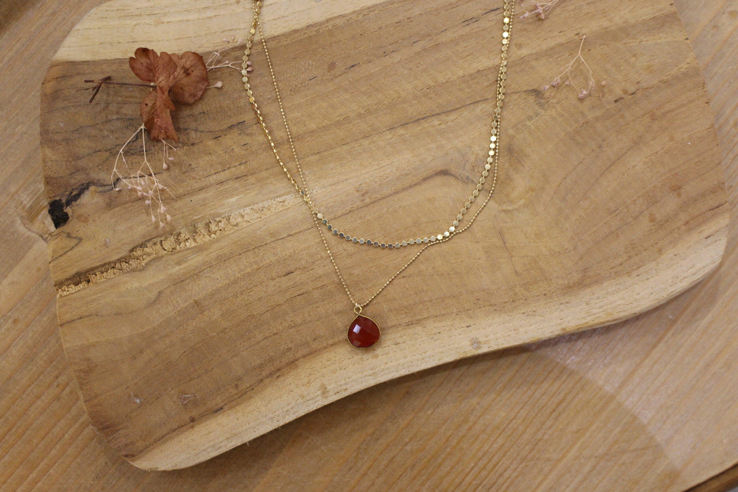 collier double rang doré pendentif doré cornaline