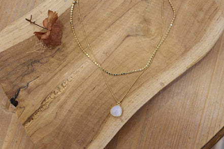 collier double rang doré pendentif pierre de lune
