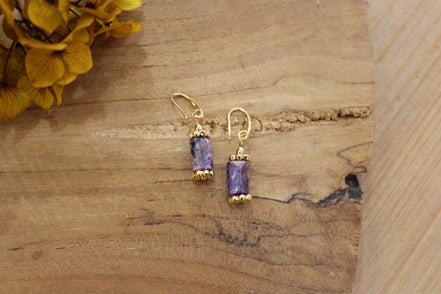 Petites boucles d'oreilles dorées Charoïte