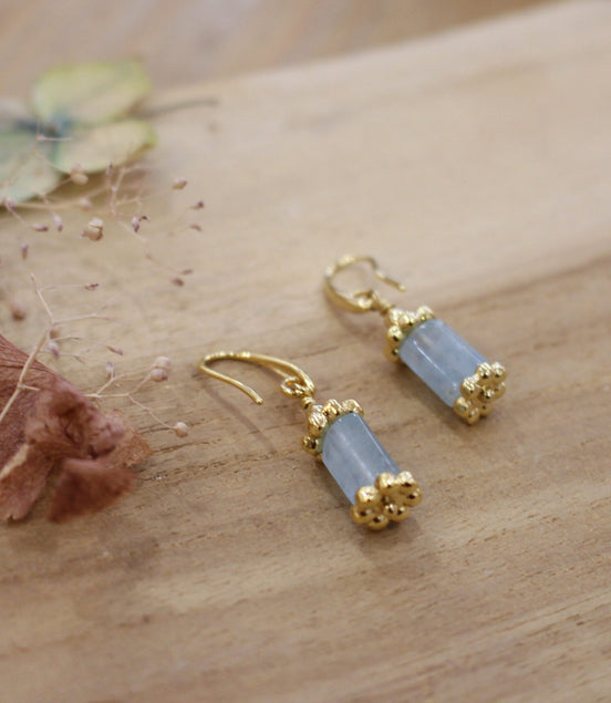 boucles d'oreilles tubes dorées avec pierre naturelle béryl