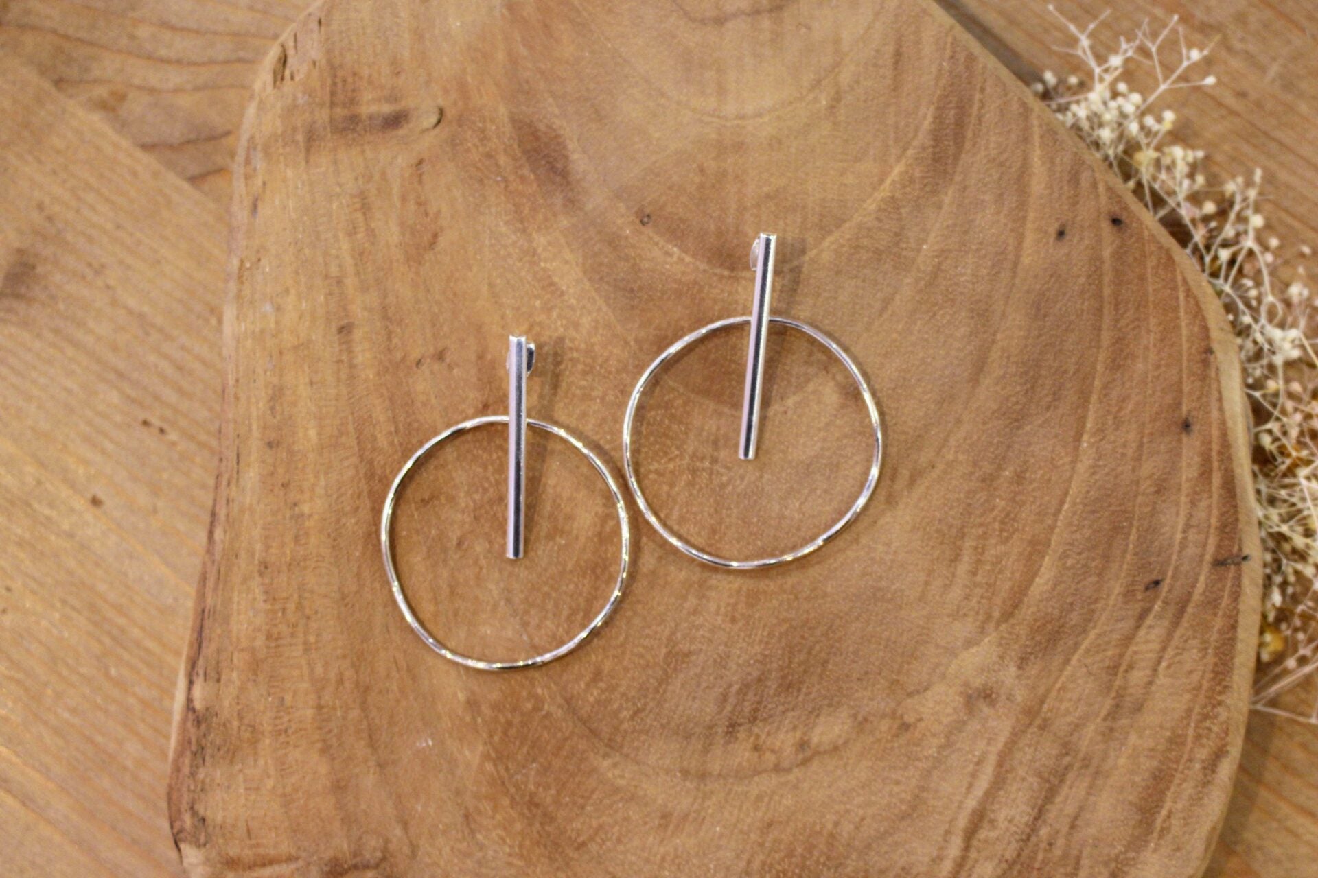 Idée cadeau bijou femme grandes boucles oreilles argentées anneaux