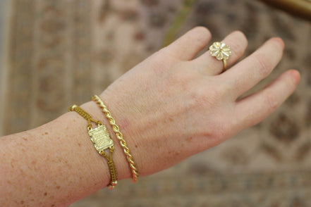 Idée cadeau bijou femme bracelet jonc doré torsadé femme