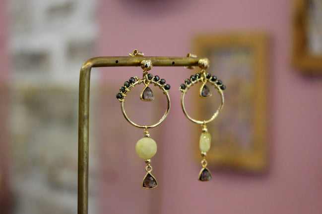 Idée cadeau Longues boucles d'oreilles dorées pyrite quartz fumé