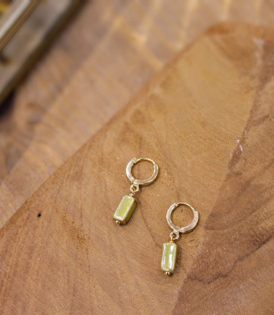 Minis boucles d'oreilles doré et céramique vert olive
