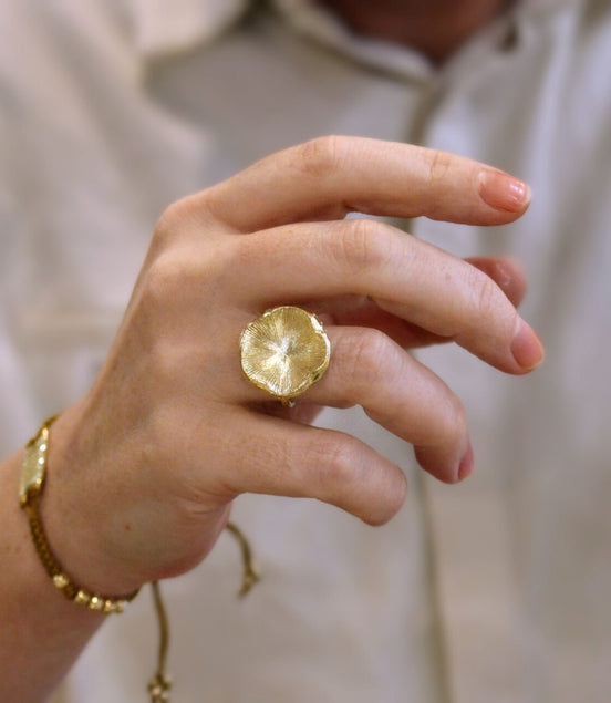 bague dorée idée cadeau bijou femme motif fleurs