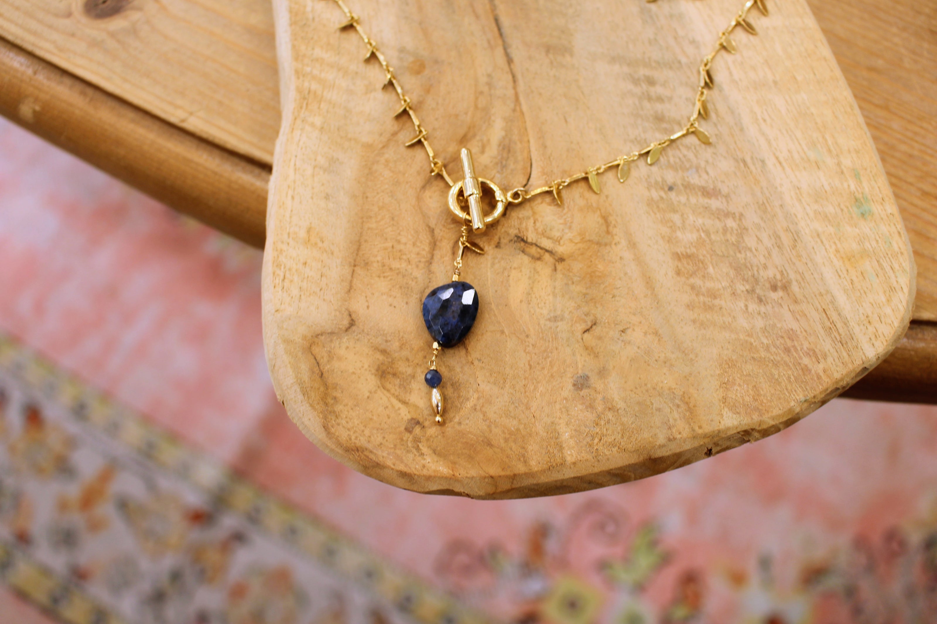 Collier QUIÉTUDE doré dumortierite - saphir