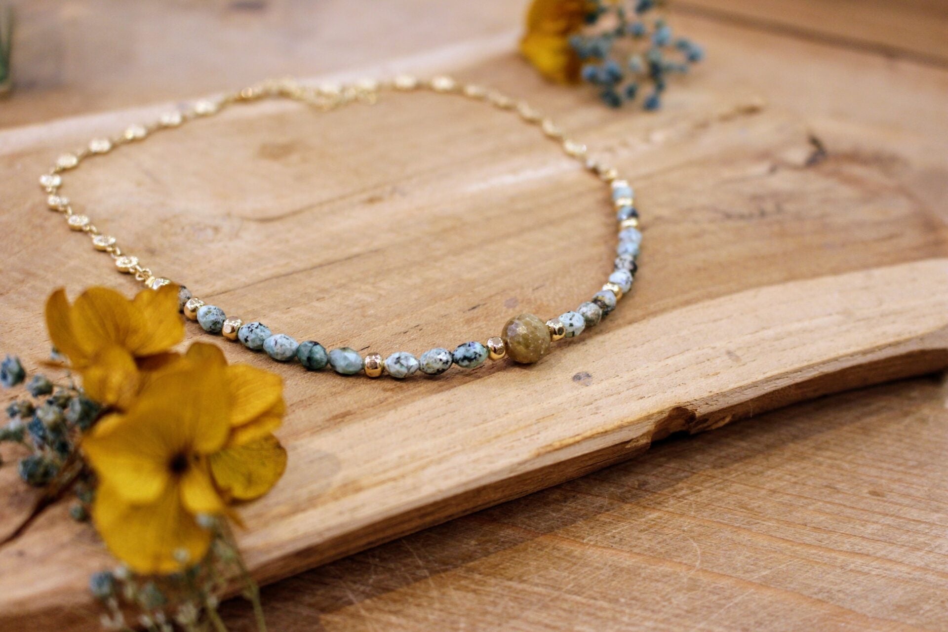 Idée cadeau bijou femme bijou collier doré femme pierres naturelle jaspe africain vert turquoise et saphir