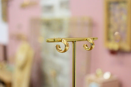 bijou femme petits anneaux larges doré