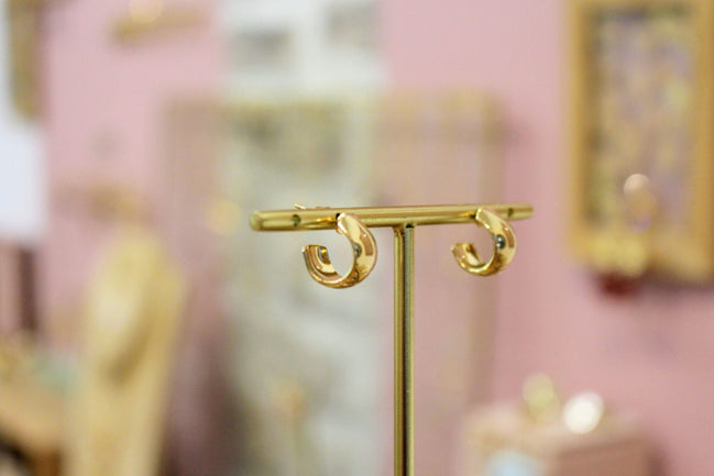 bijou femme petits anneaux larges doré