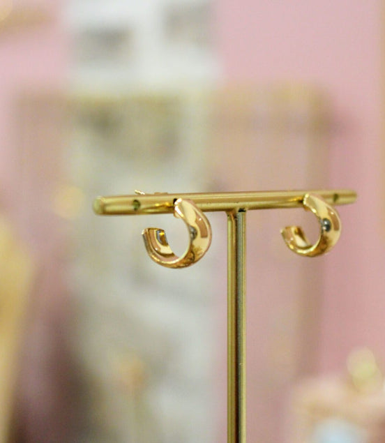 bijou femme petits anneaux larges doré