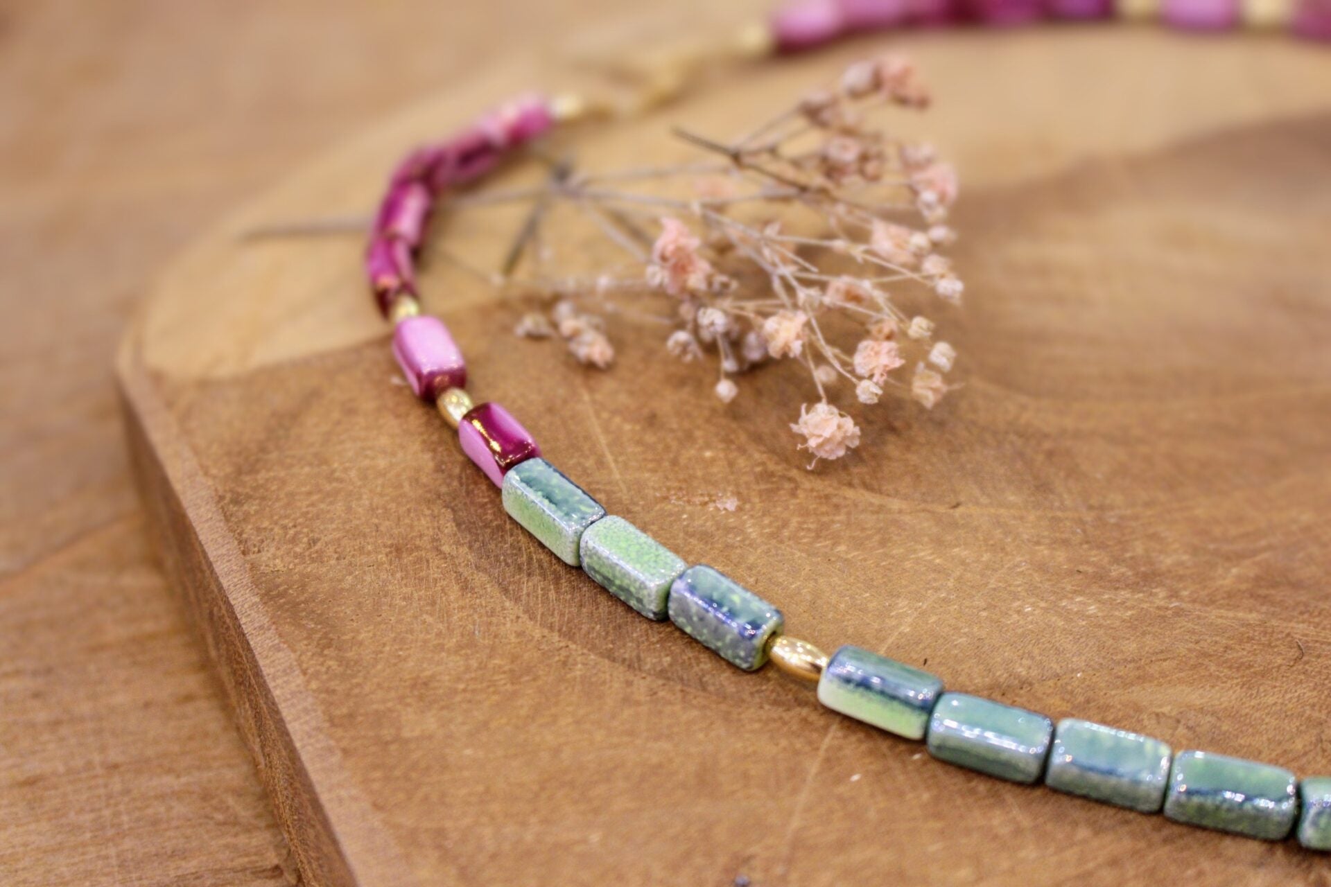 bijou perles de céramique rose et vert idée cadeau bijou artisanal