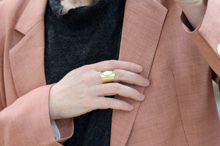 Bague GARDIENNE DES RÊVES doré nacre blanche