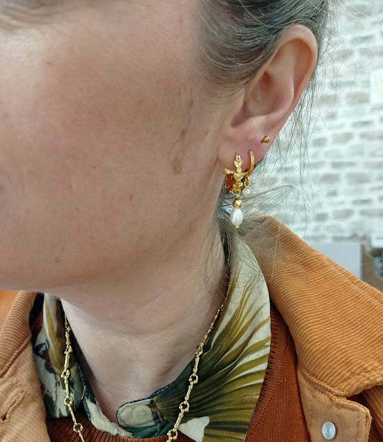 créole dorée motifs floraux et perles d'eau douce