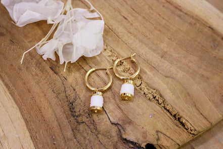 Boucles d'oreilles  SILENCE créoles et cristal de roche brut.