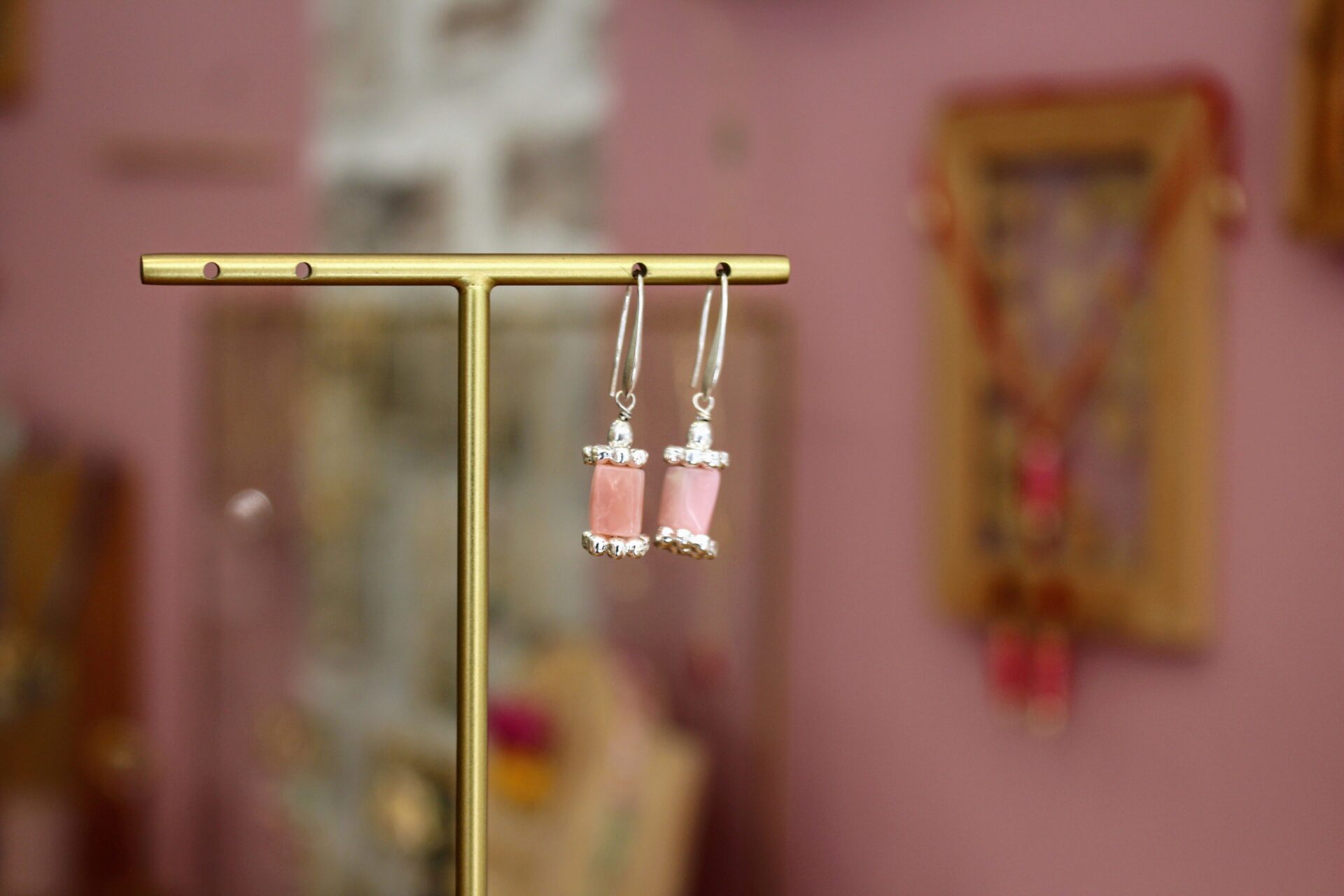 boucles d'oreilles argenté et pierre fine opale rose