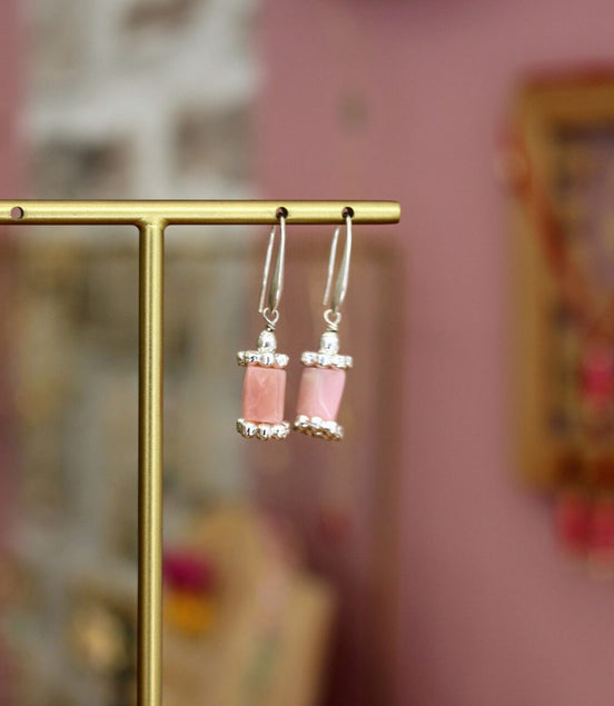 boucles d'oreilles argenté et pierre fine opale rose