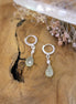 boucles d'oreilles courtes pendantes argenté et goutte péridot