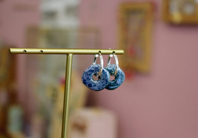boucles d'oreilles créoles argentées disque amovible céramique émaillée bleu