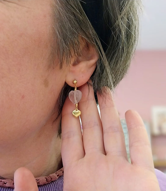 boucles d'oreilles doré et coeur en quartz rose