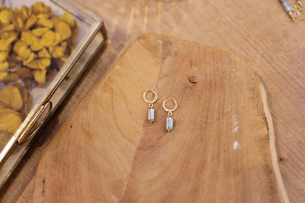boucles d'oreilles doré minis pampilles céramique bleu vert