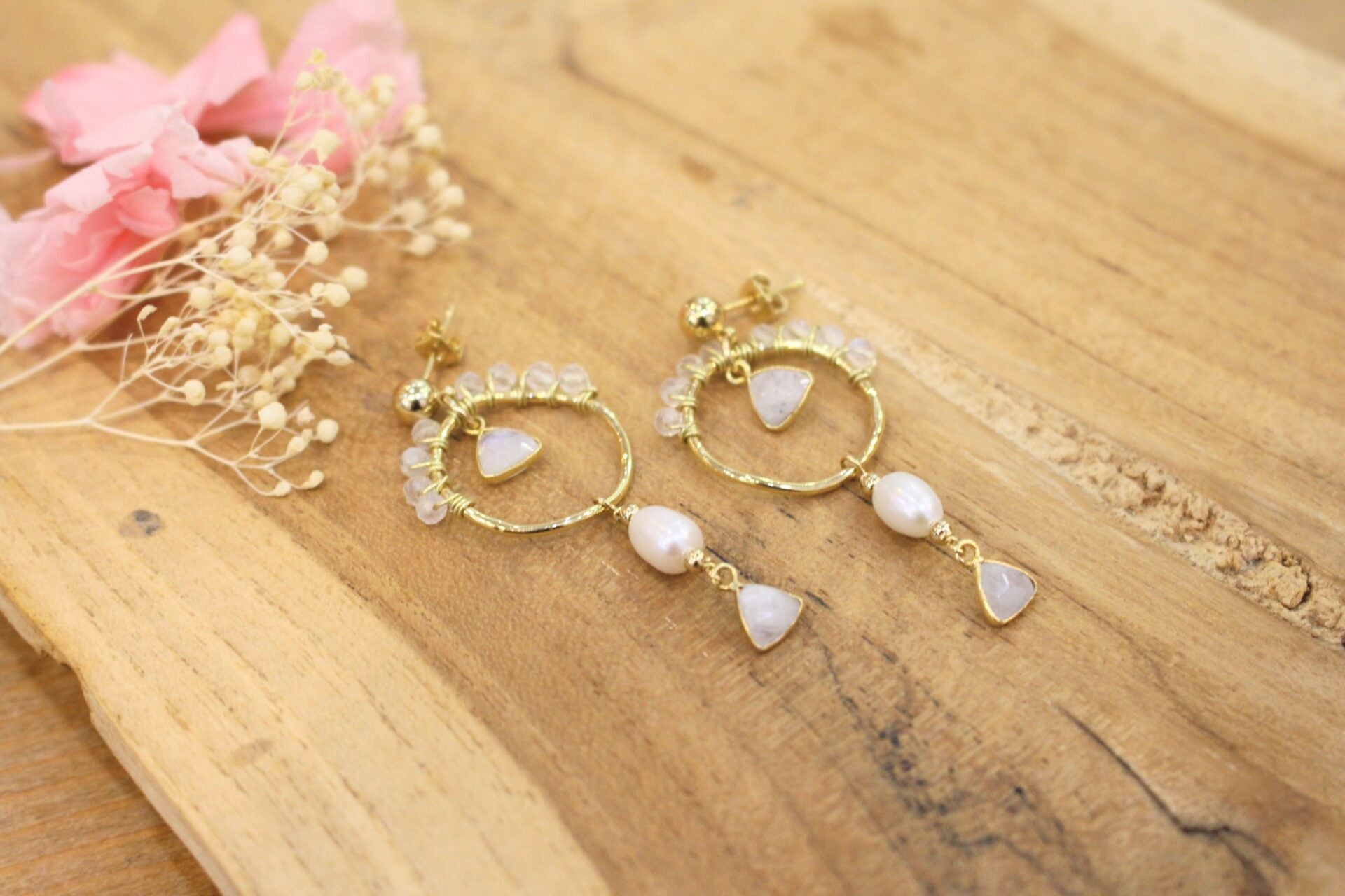 boucles d'oreilles dorée et blanche bijou mariée