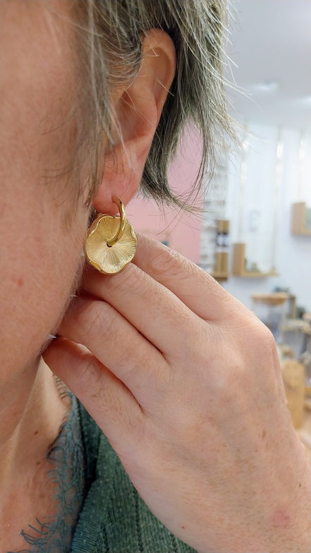 boucles d'oreilles dorées forme organique idée cadeau bijou femme