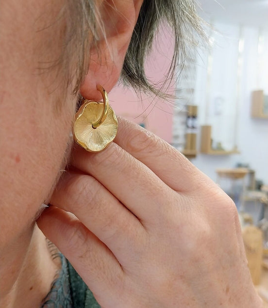 boucles d'oreilles dorées forme organique idée cadeau bijou femme