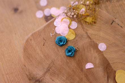 boucles d'oreilles fleurs bleu canard bijou de créateur
