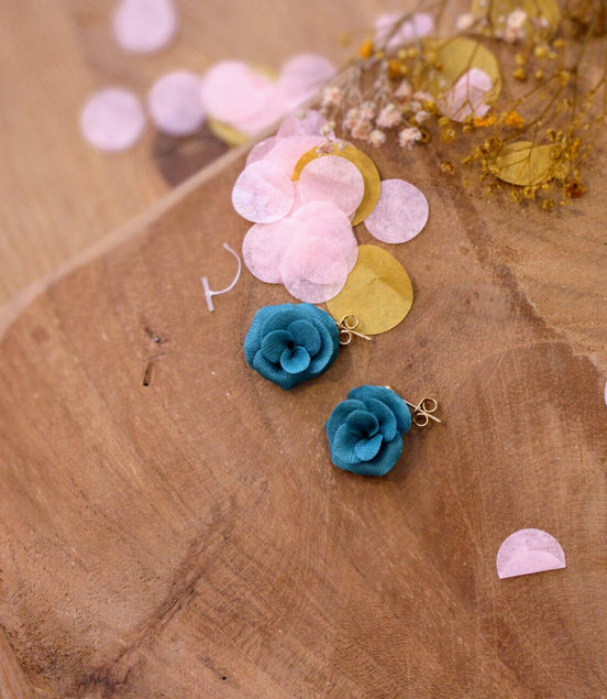 boucles d'oreilles fleurs bleu canard bijou de créateur