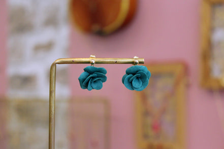 boucles d'oreilles fleurs bleu canard