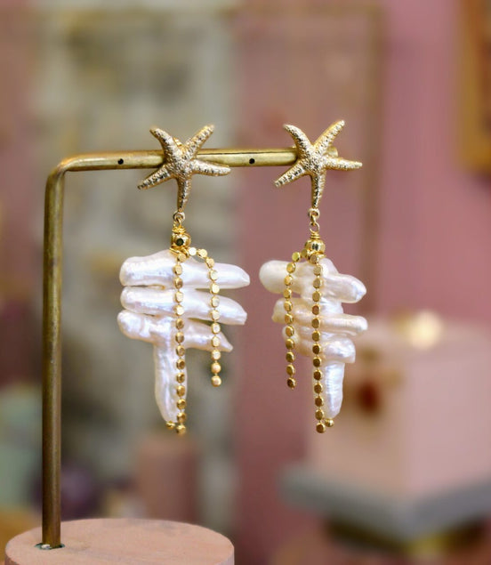 boucles d'oreilles haute fantaisie bijou de luxe fabriqué en france perles de nacre et étoile de mer doré
