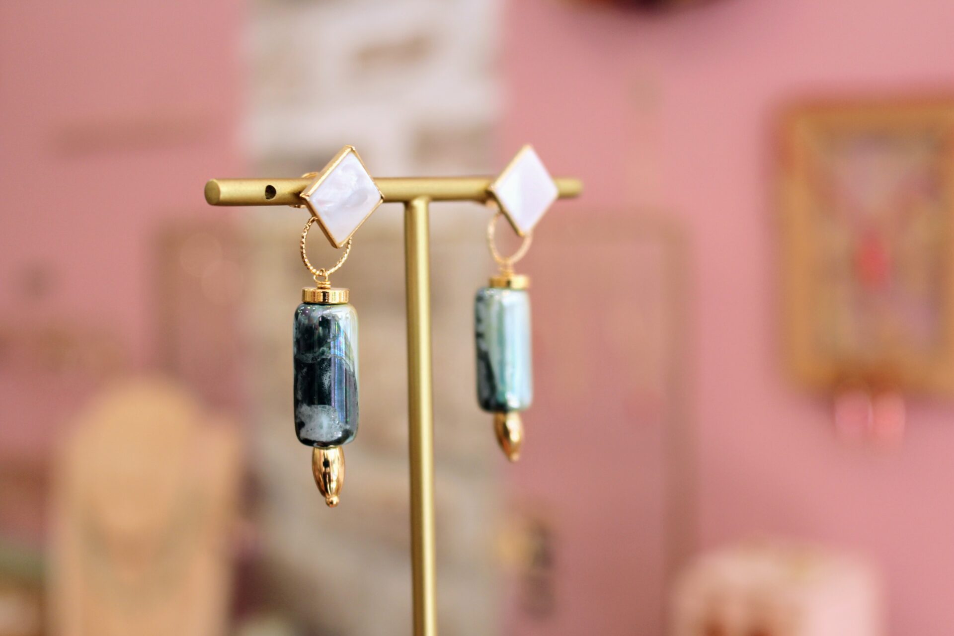 boucles d'oreilles haute fantaisie fait main céramique bleu et nacre