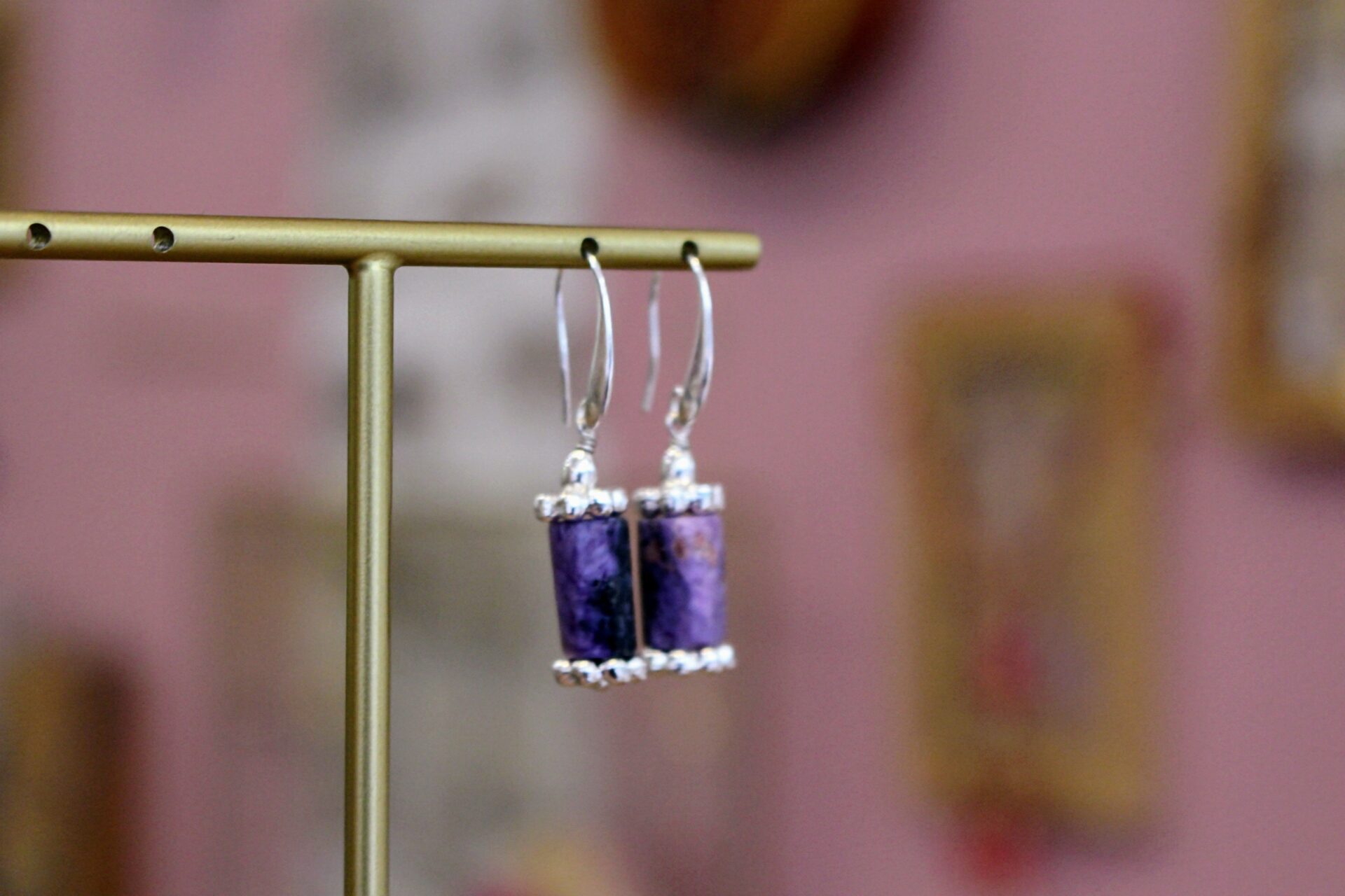 boucles d'oreilles pendantes argenté et charoïte violette