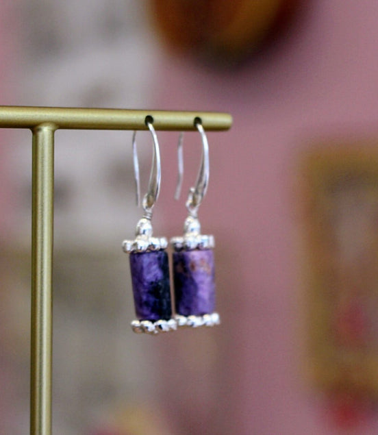 boucles d'oreilles pendantes argenté et charoïte violette