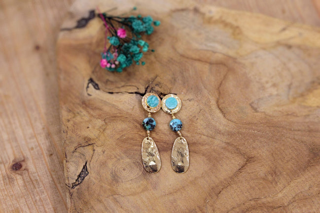 boucles d'oreilles pendantes doré et labradorite et jaspe africain. Bijou artisanal haute fantaisie fabriqué en France