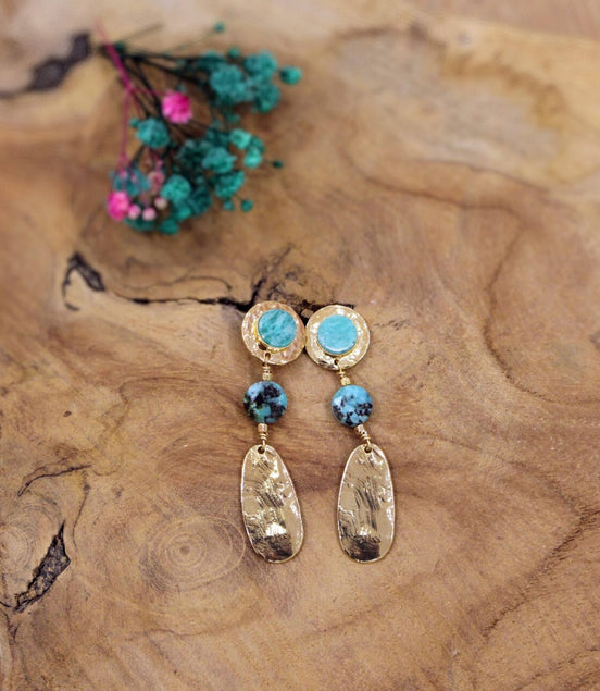 boucles d'oreilles pendantes doré et labradorite et jaspe africain. Bijou artisanal haute fantaisie fabriqué en France
