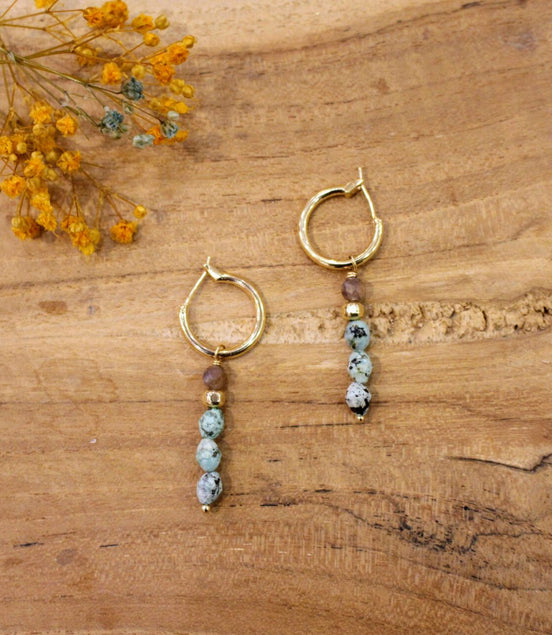 Idée cadeau bijou femme boucles d'oreilles pendantes sur créoles jaspe africain et labradorite