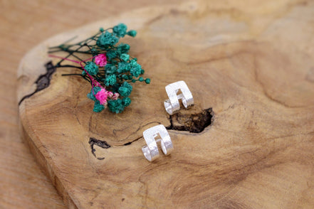 Boucles d'oreilles HOPI argentées - créoles intemporelles