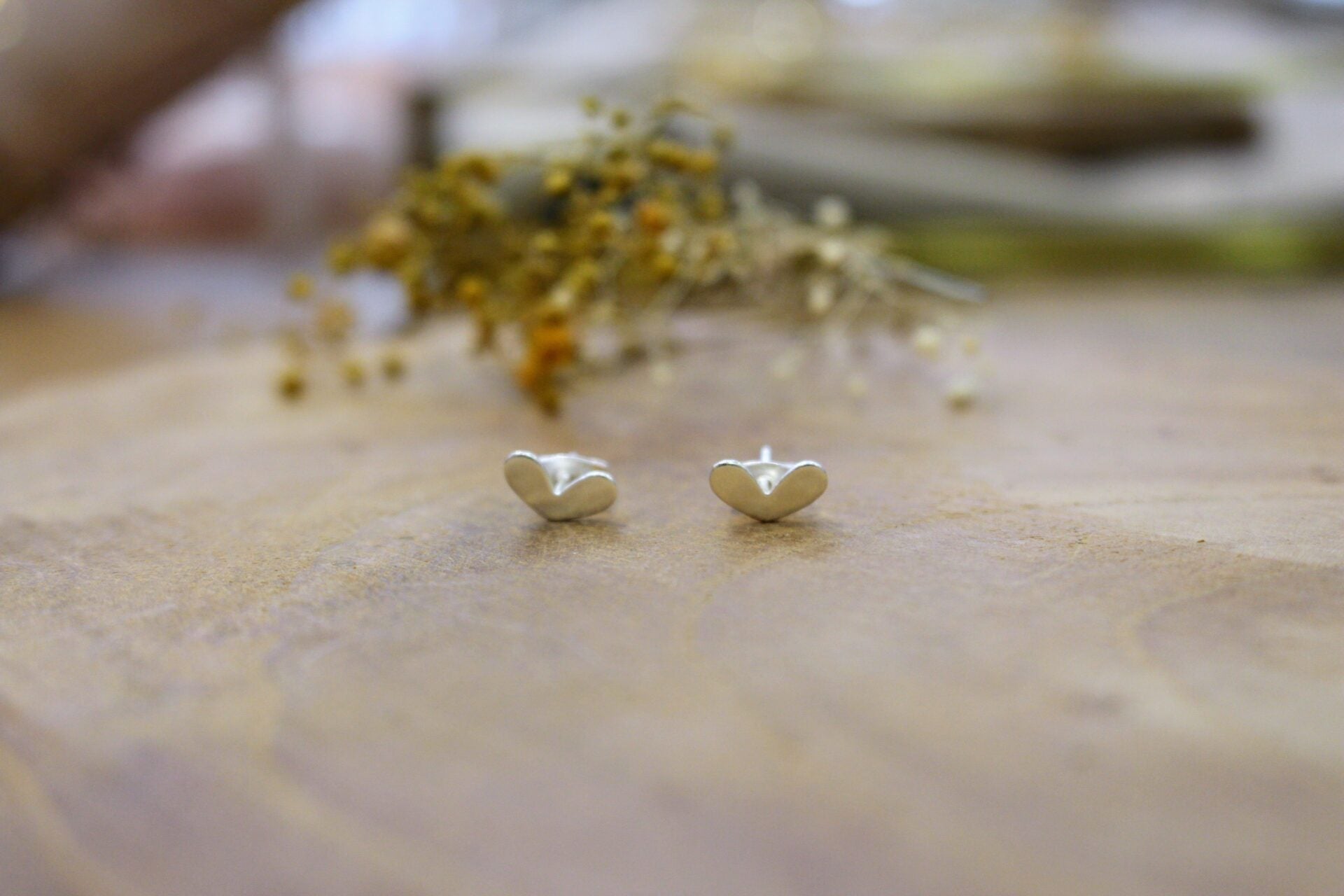 boucles d'oreilles puces petit coeur argenté