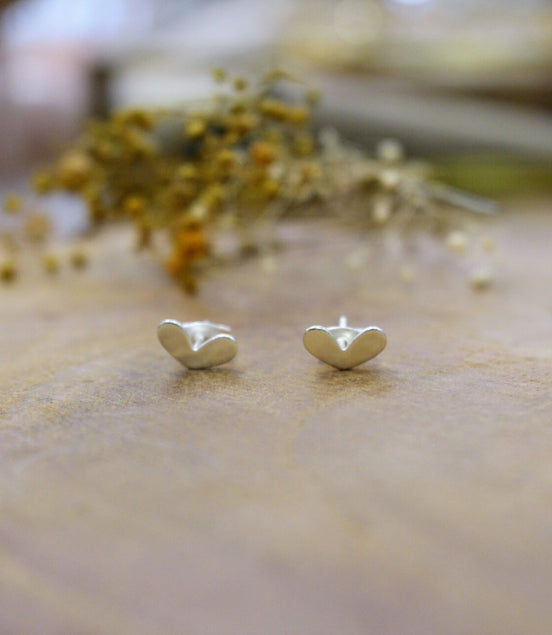 boucles d'oreilles puces petit coeur argenté