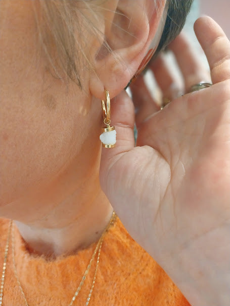 Boucles d'oreilles  SILENCE créoles et cristal de roche brut.